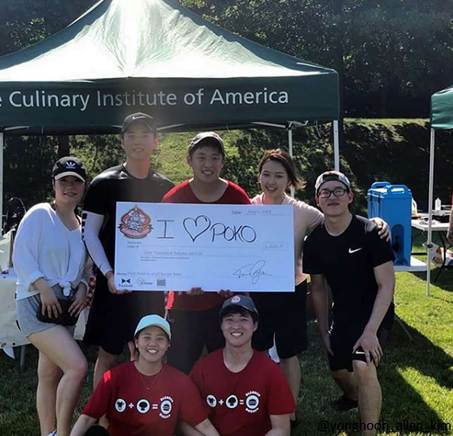 photo of CIA student team receiving a cash prize at the 2018 Blended Burger Bash